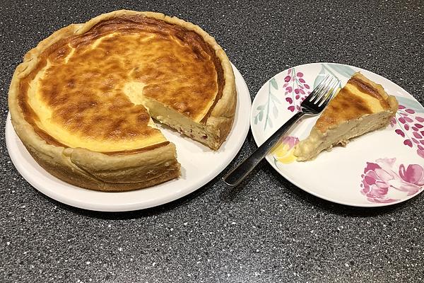 Hearty Cheese and Puff Pastry Cake