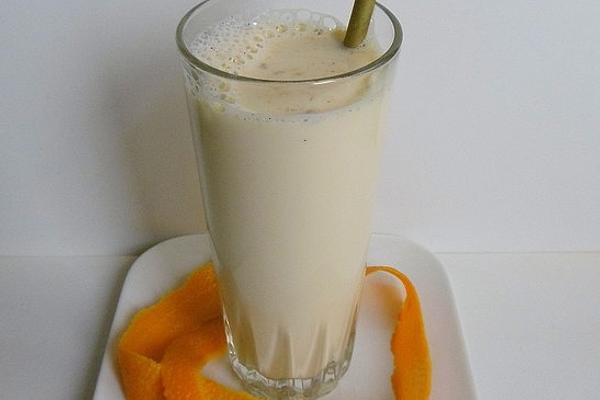 Hot Eggnog Cocktail with Real Bourbon Vanilla