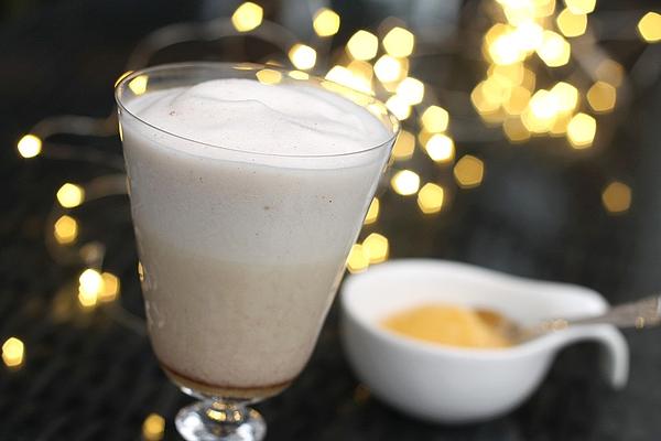 Hot Milk with Honey and Cinnamon