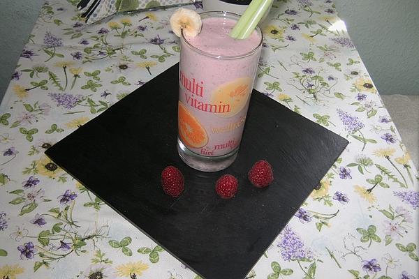 Ice-cold Banana and Raspberry Shake
