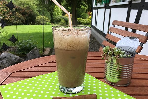 Iced Coffee with Fine Cinnamon Flavor