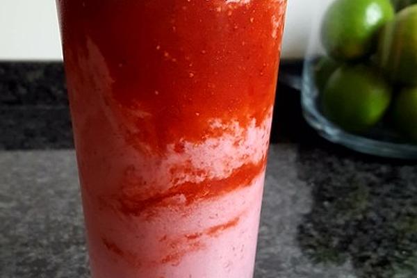 Iced Strawberry Yogurt Drink