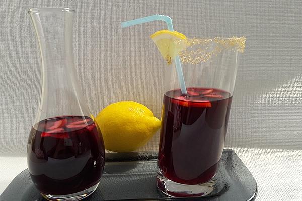 Iced Tea Made from Fruit Tea and Red Grape Juice