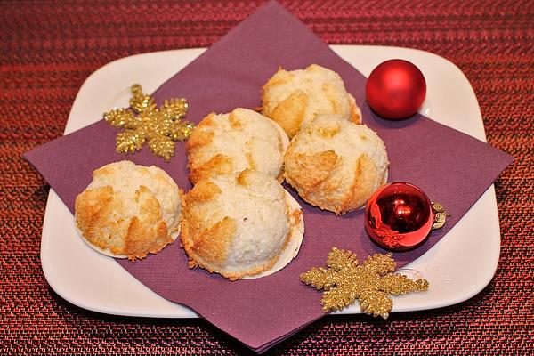 Juicy Coconut Macaroons