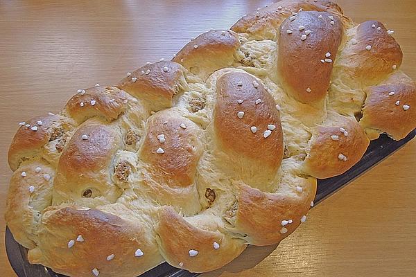 Juicy Yeast Plaited with Nut Filling