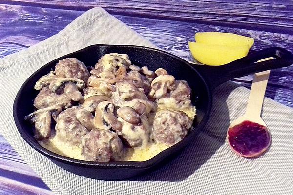Köttbullar with Mushroom Cream Sauce