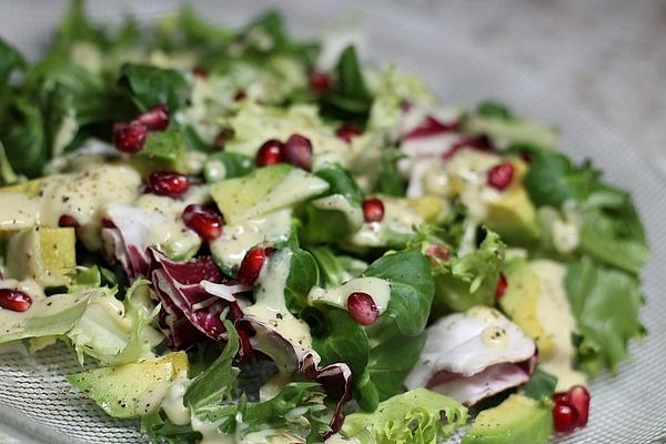 Lamb`s Lettuce with Avocado and Pomegranate