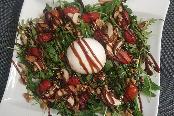 Lamb`s Lettuce with Burrata, Oranges and Pine Nuts