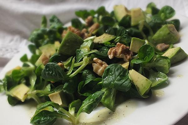 Lamb`s Lettuce with Walnuts and Avocado