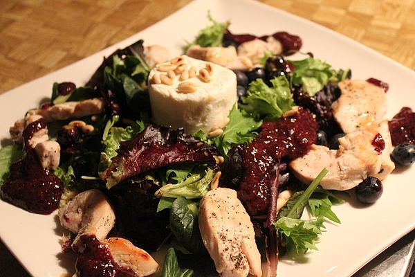 Leaf Salads with Chicken Strips and Creamy Blueberry Dressing