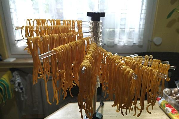 Low-carb Noodles Made from Chickpea Flour, Without Egg