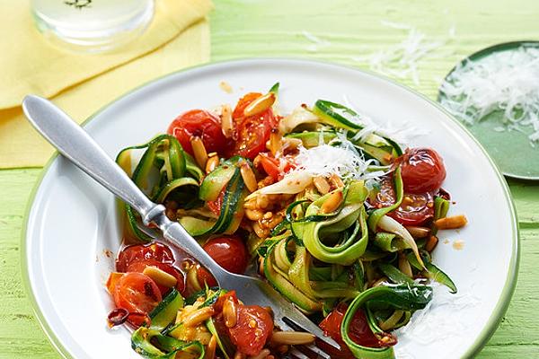 Low Carb Zucchini Spaghetti with Fresh Tomato Sauce