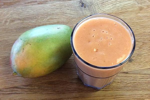 Mango, Raspberry and Coconut Smoothie
