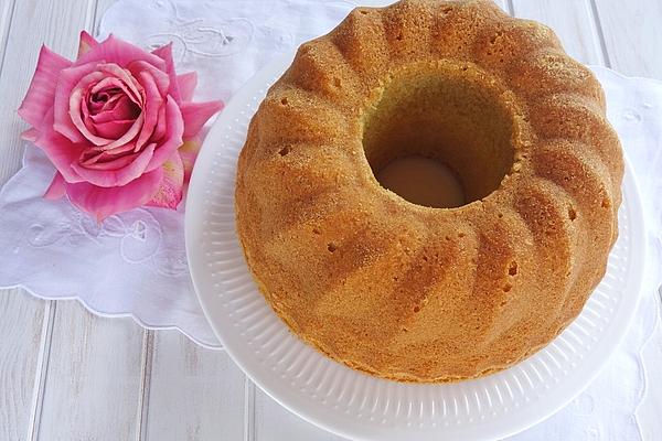 Mausi`s Quick, Juicy Eggnog Cake