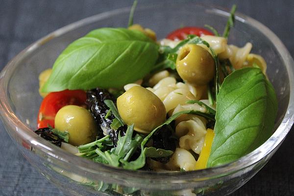 Mediterranean Pasta Salad with Rocket