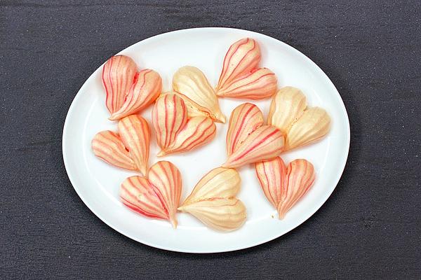 Meringue Hearts