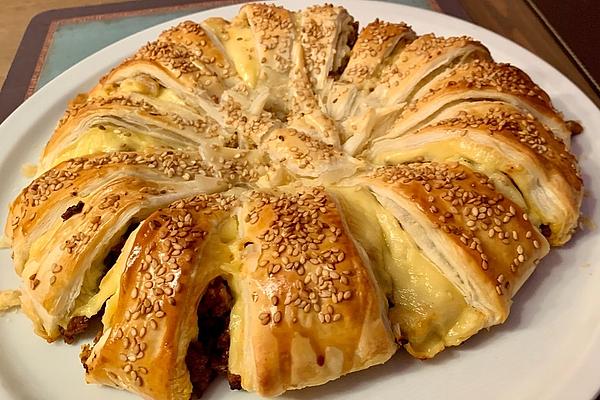 Minced Meat – Cheese – Strudel