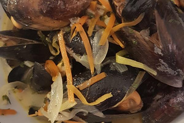 Mussels in Spicy Vegetable Stock