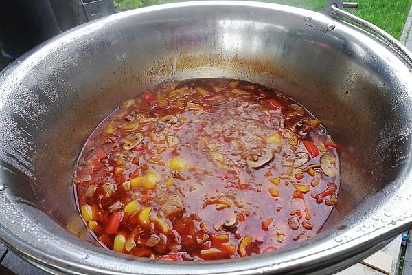 Nicole`s Kettle Goulash with Smoked Pork