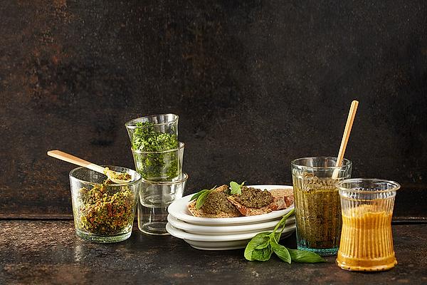 Nut – Olives – Pesto