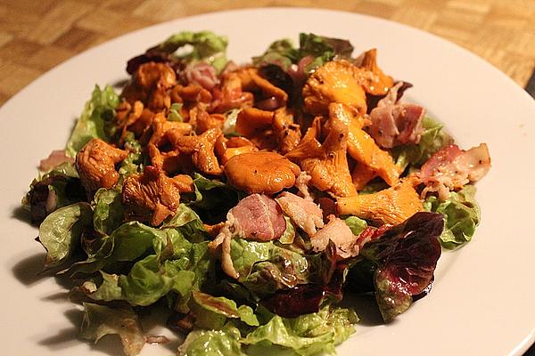 Oak Leaf Salad with Chanterelles