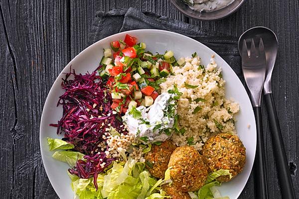 Oriental Bowl with Falafel and Yogurt Sauce