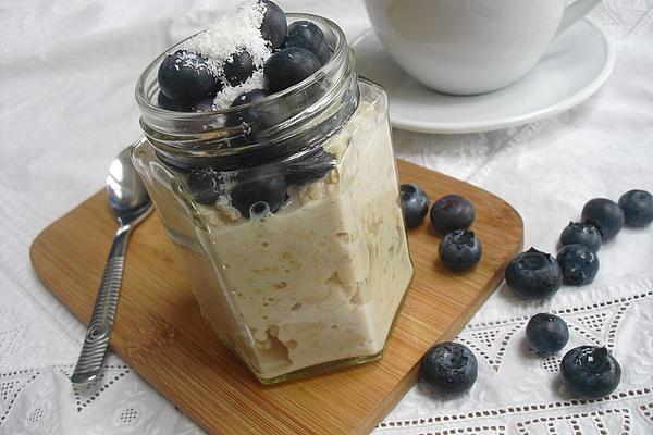 Overnight Oats with Coconut and Blueberry