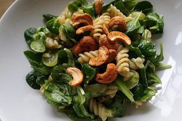 Pasta Salad with Gorgonzola, Grapes and Lamb`s Lettuce