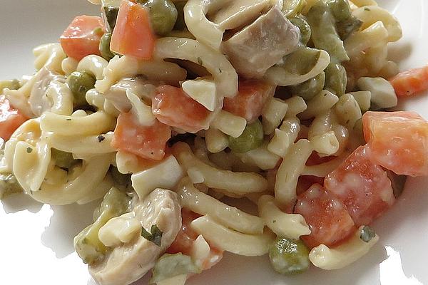Pasta Salad with Peas and Carrots