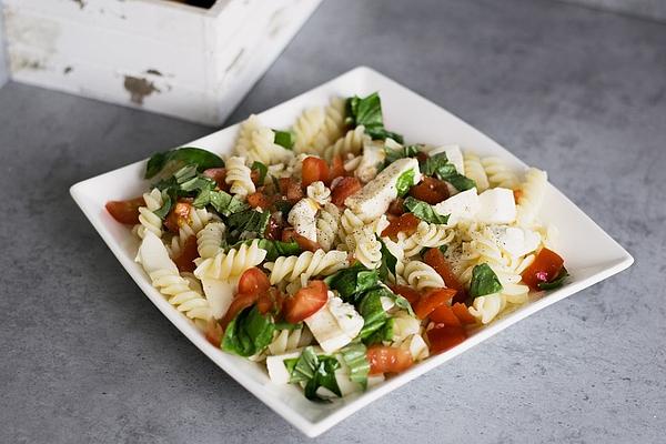 Pasta Salad with Tomatoes and Mozzarella
