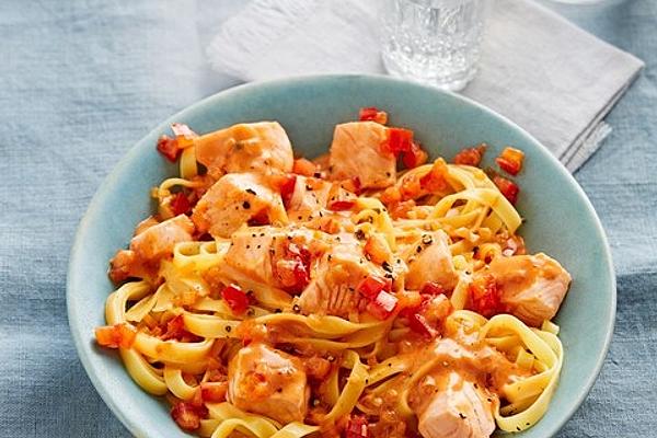 Pasta with Creamy Salmon Sauce