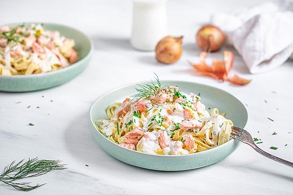 Pasta with Salmon and Cream Sauce