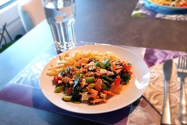 Pasta with Salmon, Spinach and Goat Cheese