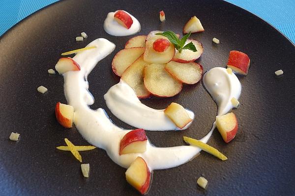 Peaches with Yogurt Sauce