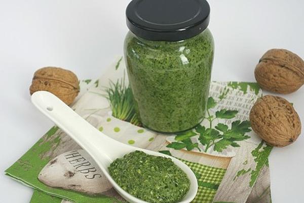 Pesto with Rocket, Basil, Walnuts and Pine Nuts