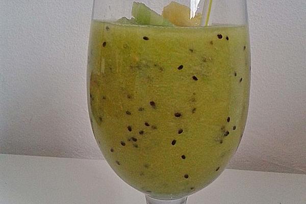 Pineapple and Kiwi Smoothie