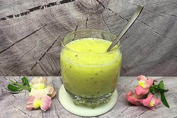 Pineapple-kiwi-banana Smoothie