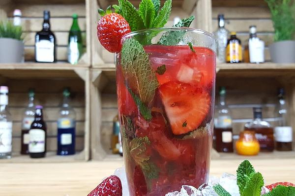 Pomegranate Strawberry Mojito