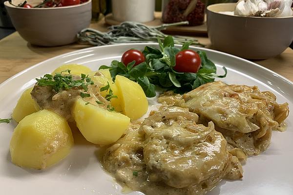 Pork Medallions, Gratinated with Onion – Cream – Sauce