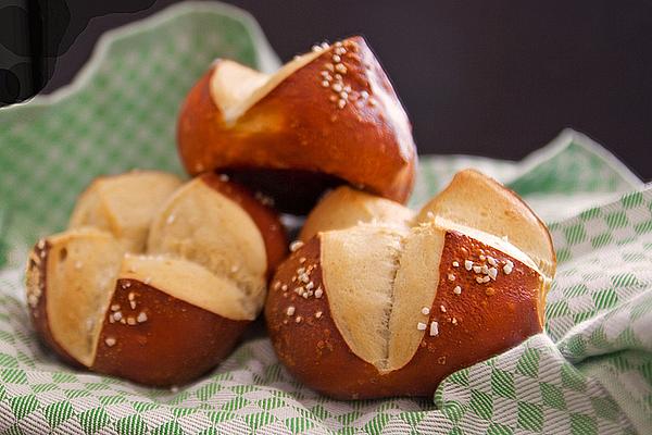 Pretzel Rolls