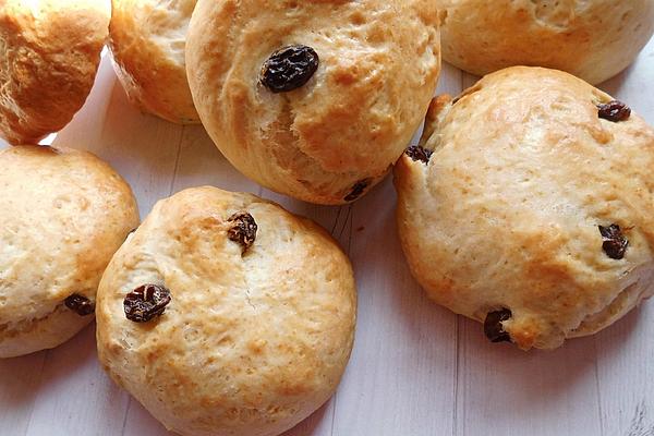 Raisin Rolls Made from Quark – Oil Dough