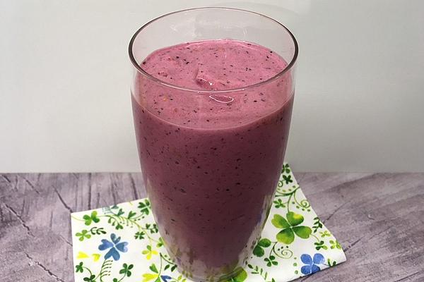 Raspberry and Blueberry Smoothie