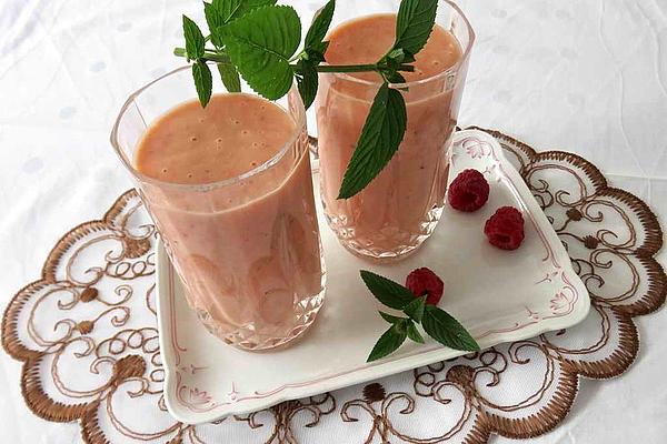 Raspberry and Mango Smoothie