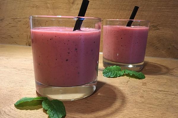 Raspberry Banana Kiwi Smoothie