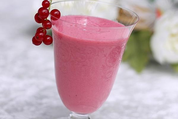 Red Currant and Banana Smoothie
