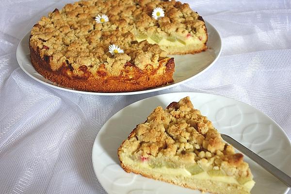 Rhubarb Crumble Cake with Vanilla Pudding