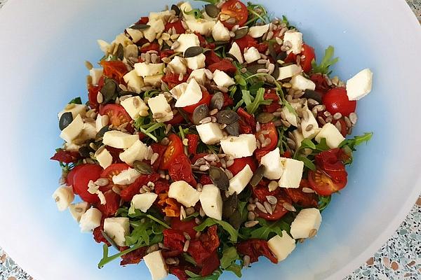 Rocket Salad with Tomatoes, Mozzarella and Balsamic Cream