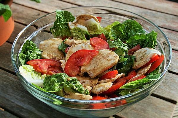 Romaine Salad with Marinated Mozzarella