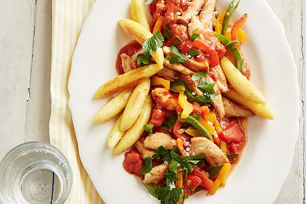 Schupfnoodeln with Paprika – Chicken Sauce