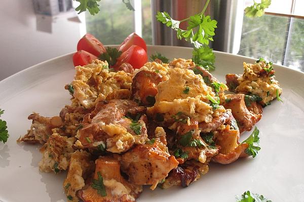 Scrambled Eggs with Herb Chanterelles